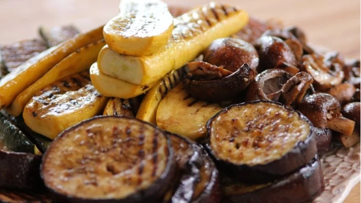 Grillowane warzywa z kolendrowym jogurtem Grillowane warzywa z kolendrowym jogurtem