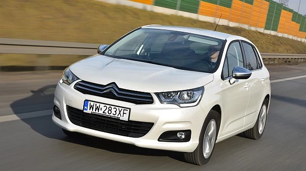 W roku 2015 Citroen C4 przeszedł delikatny lifting. Nowością są światła LED do jazdy dziennej.