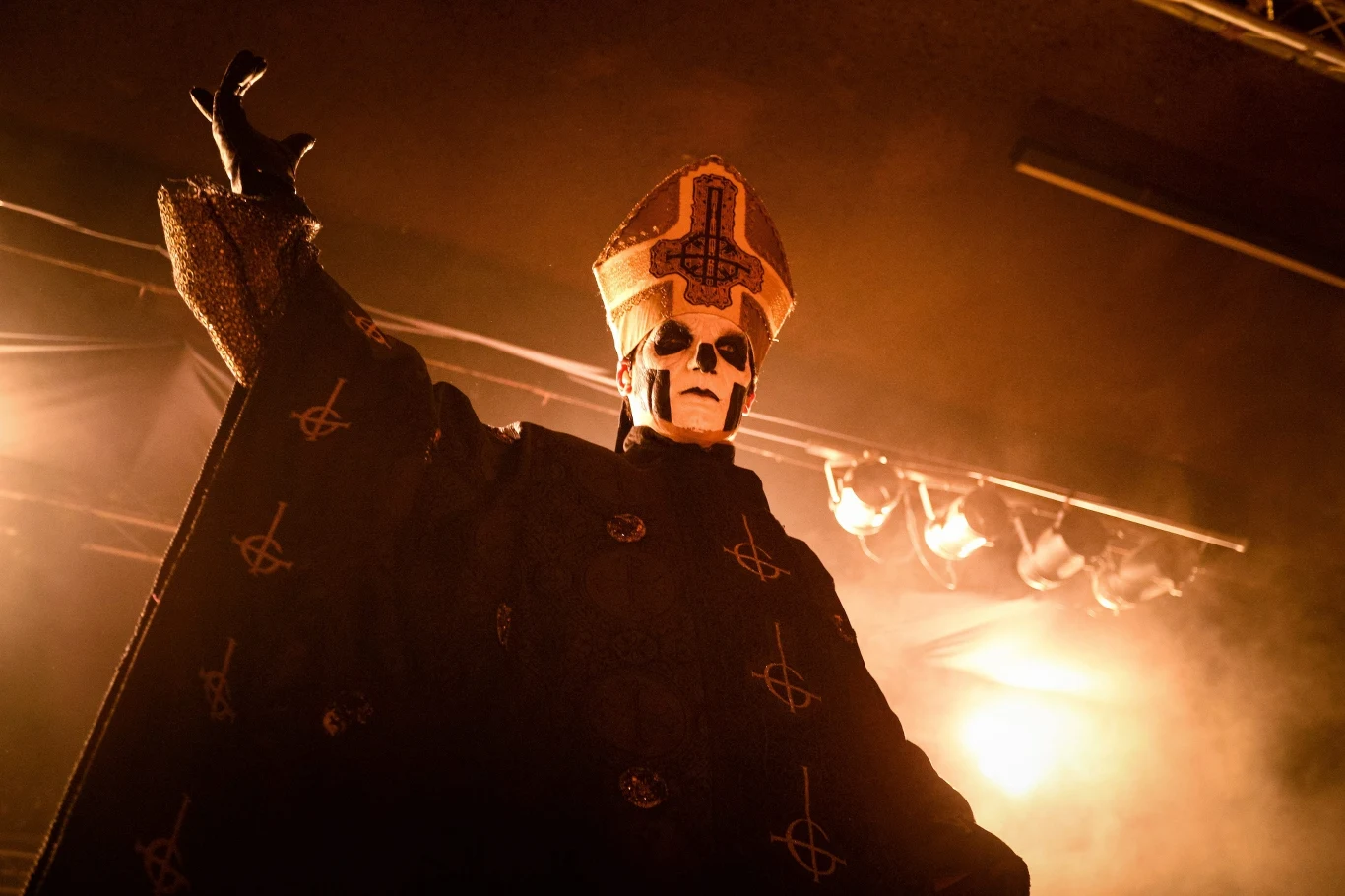 Zobacz zdjęcia z koncertu szwedzkiej grupy Ghost w Klubie Stodoła w Warszawie!