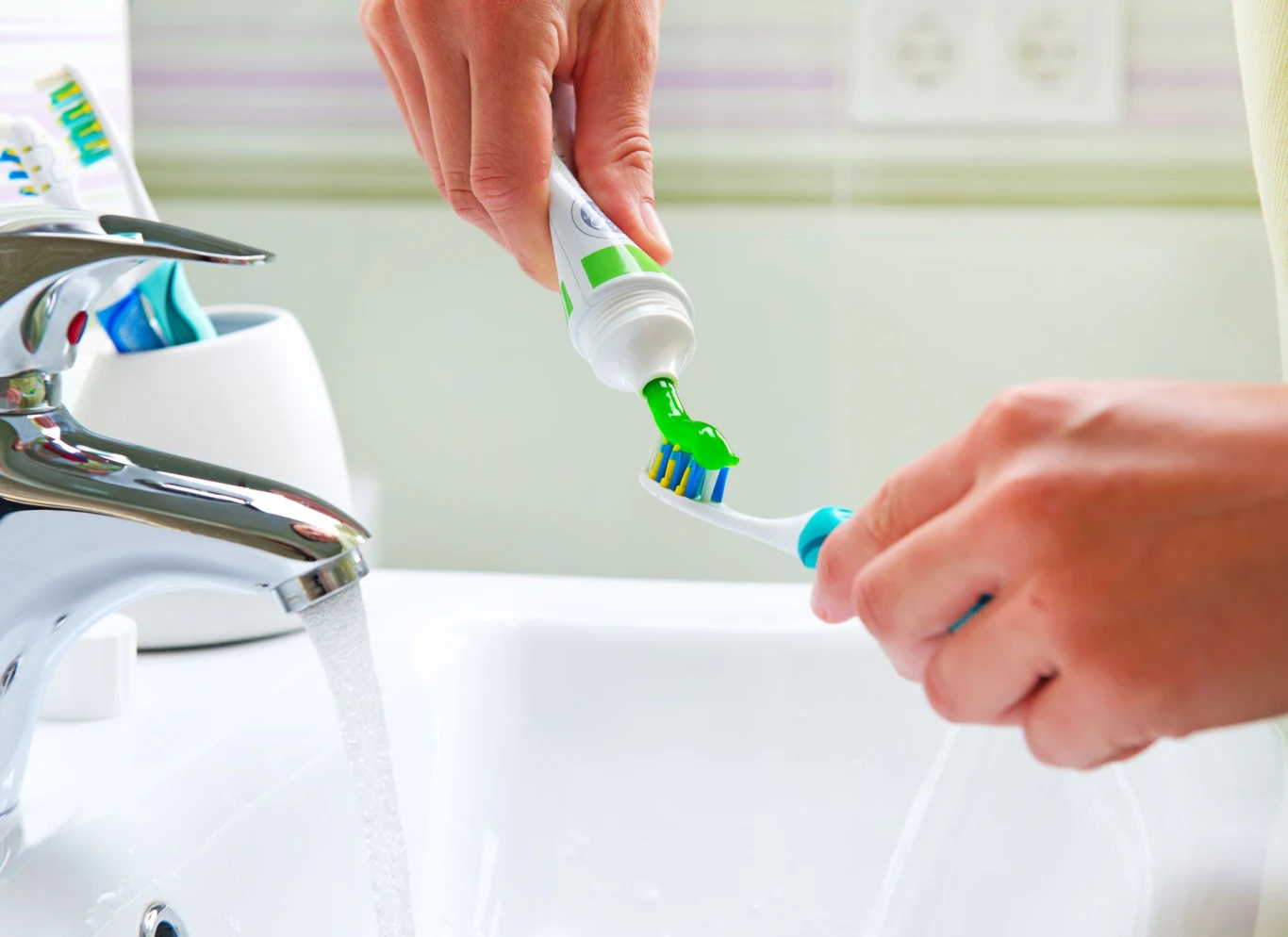 Prawidłowa higiena jamy ustnej to pierwszy krok do zdrowych i pięknych zębów Prawidłowa higiena jamy ustnej to pierwszy krok do zdrowych i pięknych zębów