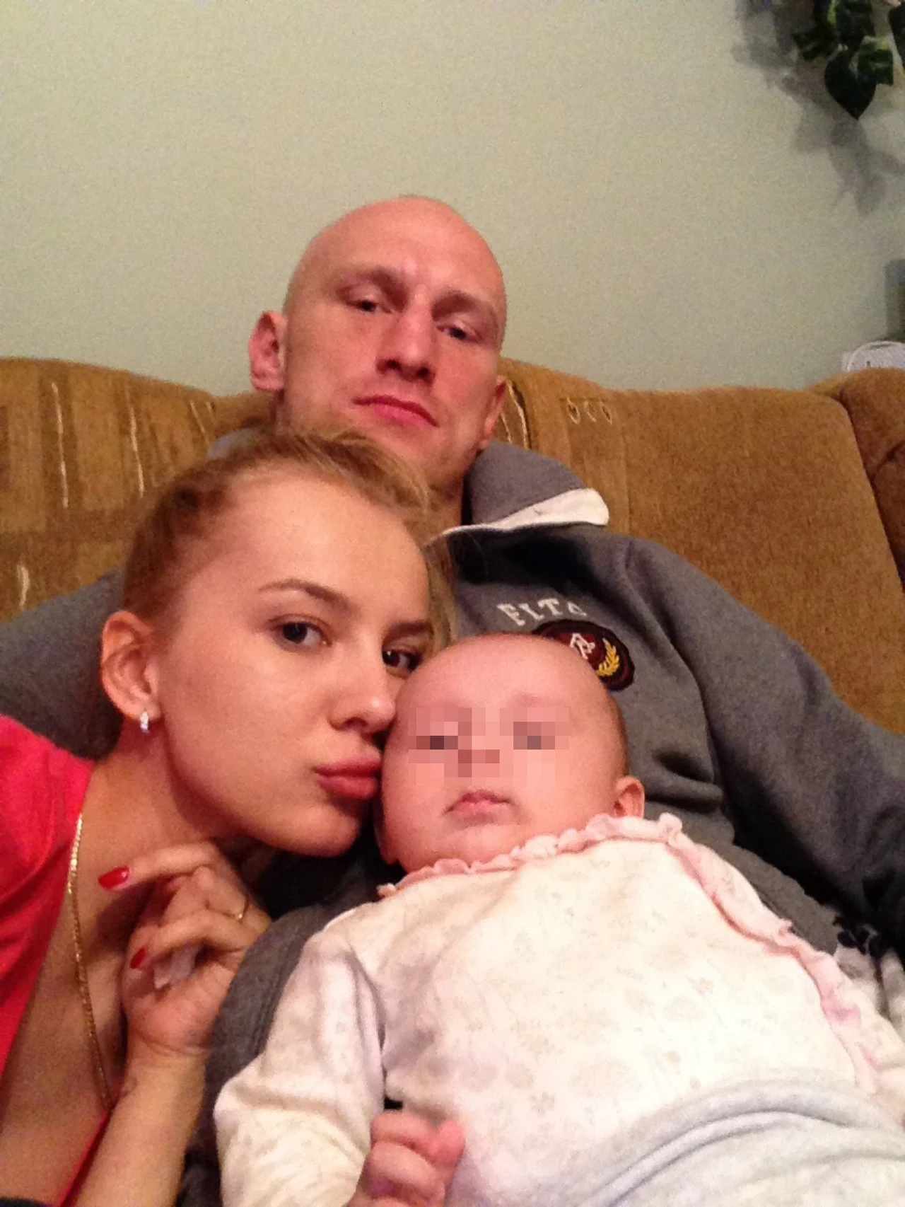 Krzysztof "Diablo" Włodarczyk z Magdaleną Radomską i córką Zuzią Krzysztof "Diablo" Włodarczyk z Magdaleną Radomską i córką Zuzią