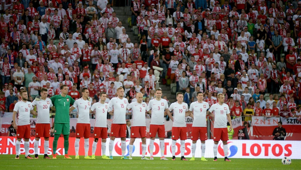 Reprezentanci Polski (od lewej): Jakub Błaszczykowski, Łukasz Piszczek, Wojciech Szczęsny, Arkadiusz Milik, Krzysztof Mączyński, Kamil Glik, Michał Pazdan, Artur Jędrzejczyk, Piotr Zieliński, Robert Lewandowski i Kamil Grosicki Reprezentanci Polski (od lewej): Jakub Błaszczykowski, Łukasz Piszczek, Wojciech Szczęsny, Arkadiusz Milik, Krzysztof Mączyński, Kamil Glik, Michał Pazdan, Artur Jędrzejczyk, Piotr Zieliński, Robert Lewandowski i Kamil Grosicki