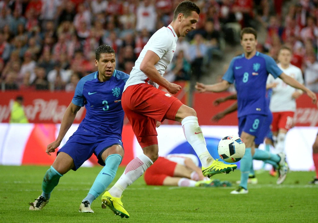 Arkadiusz Milik (P) i Holender Jeffrey Bruma Arkadiusz Milik (P) i Holender Jeffrey Bruma