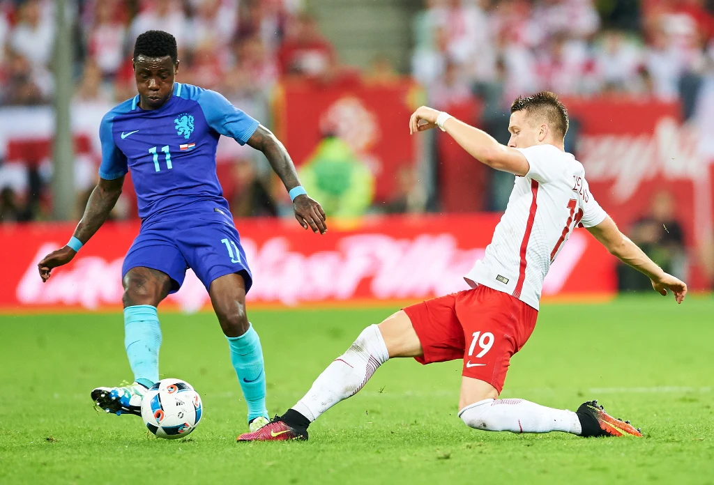 Piotr Zieliński (P) i Holender Quincy Promes Piotr Zieliński (P) i Holender Quincy Promes