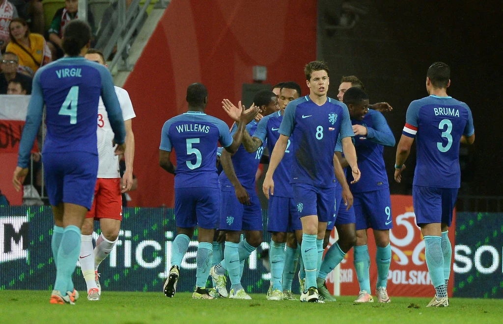 Reprezentanci Holandii cieszą się ze zdobycia bramki Reprezentanci Holandii cieszą się ze zdobycia bramki