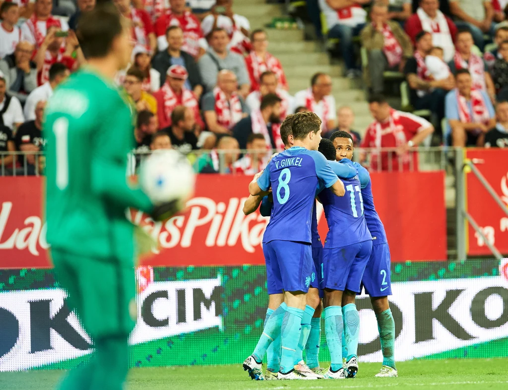 Reprezentanci Holandii cieszą się ze zdobycia bramki Reprezentanci Holandii cieszą się ze zdobycia bramki