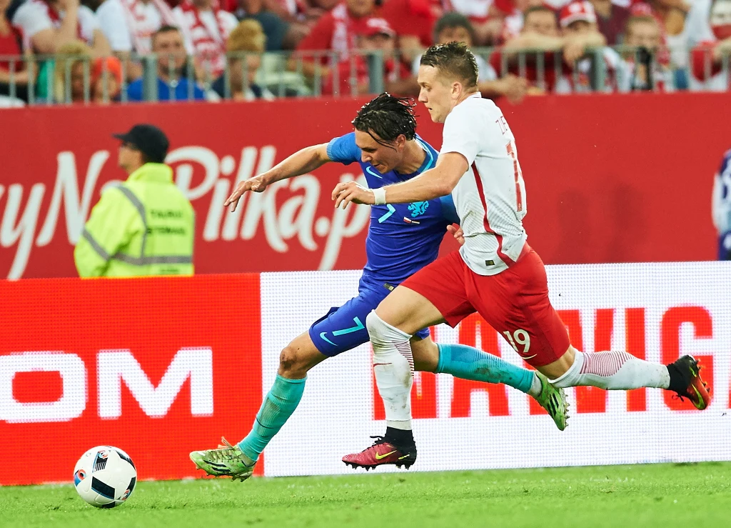 Piotr Zieliński (P) i Holender Steven Berghuis Piotr Zieliński (P) i Holender Steven Berghuis