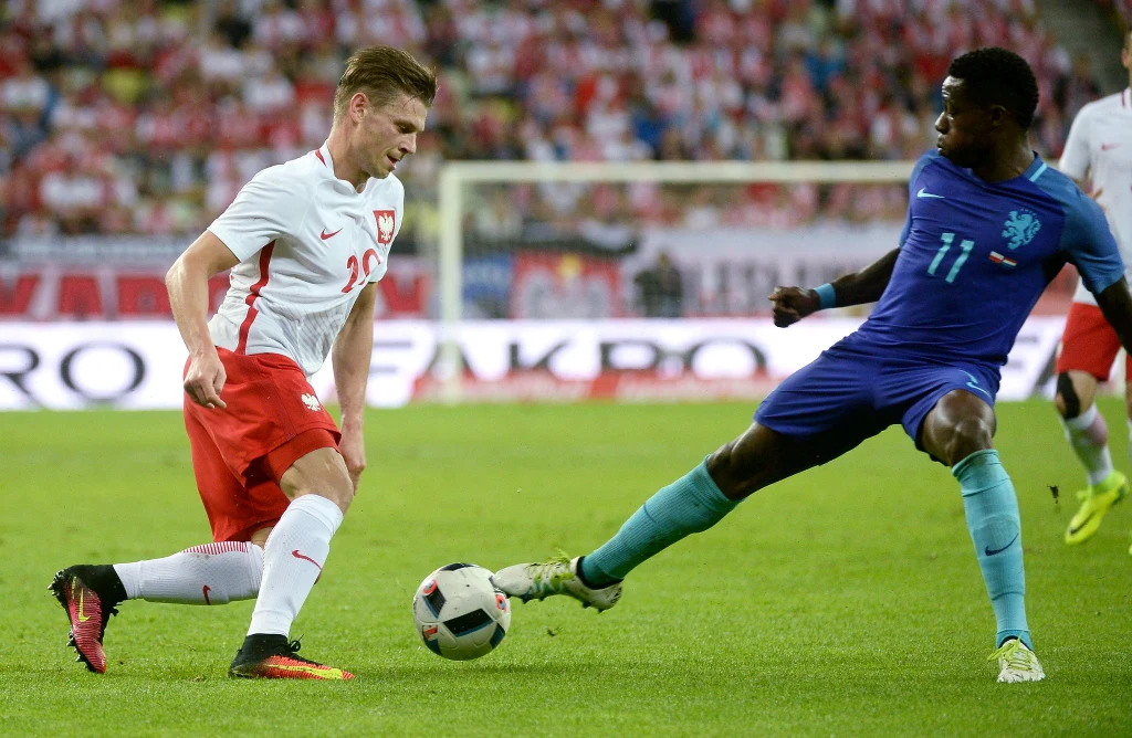 Łukasz Piszczek (L) i Holender Quincy Promes Łukasz Piszczek (L) i Holender Quincy Promes