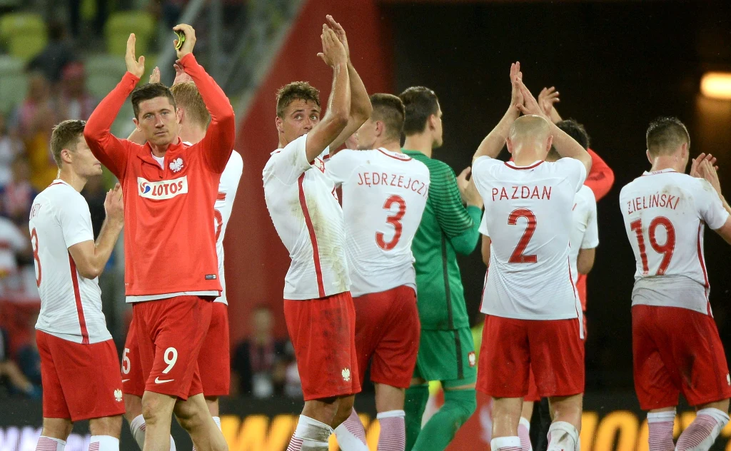 Reprezentanci Polski dziękują kibicom za doping Reprezentanci Polski dziękują kibicom za doping