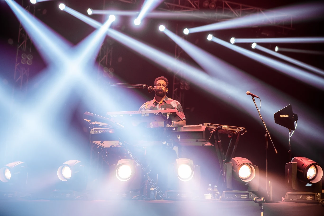 PJ Morton wspiera Maroon 5 od 2010 r., a dwa lata później dołączył do zespołu na stałe.