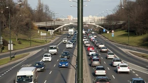 Polak obcych do własnego auta zabiera niechętnie