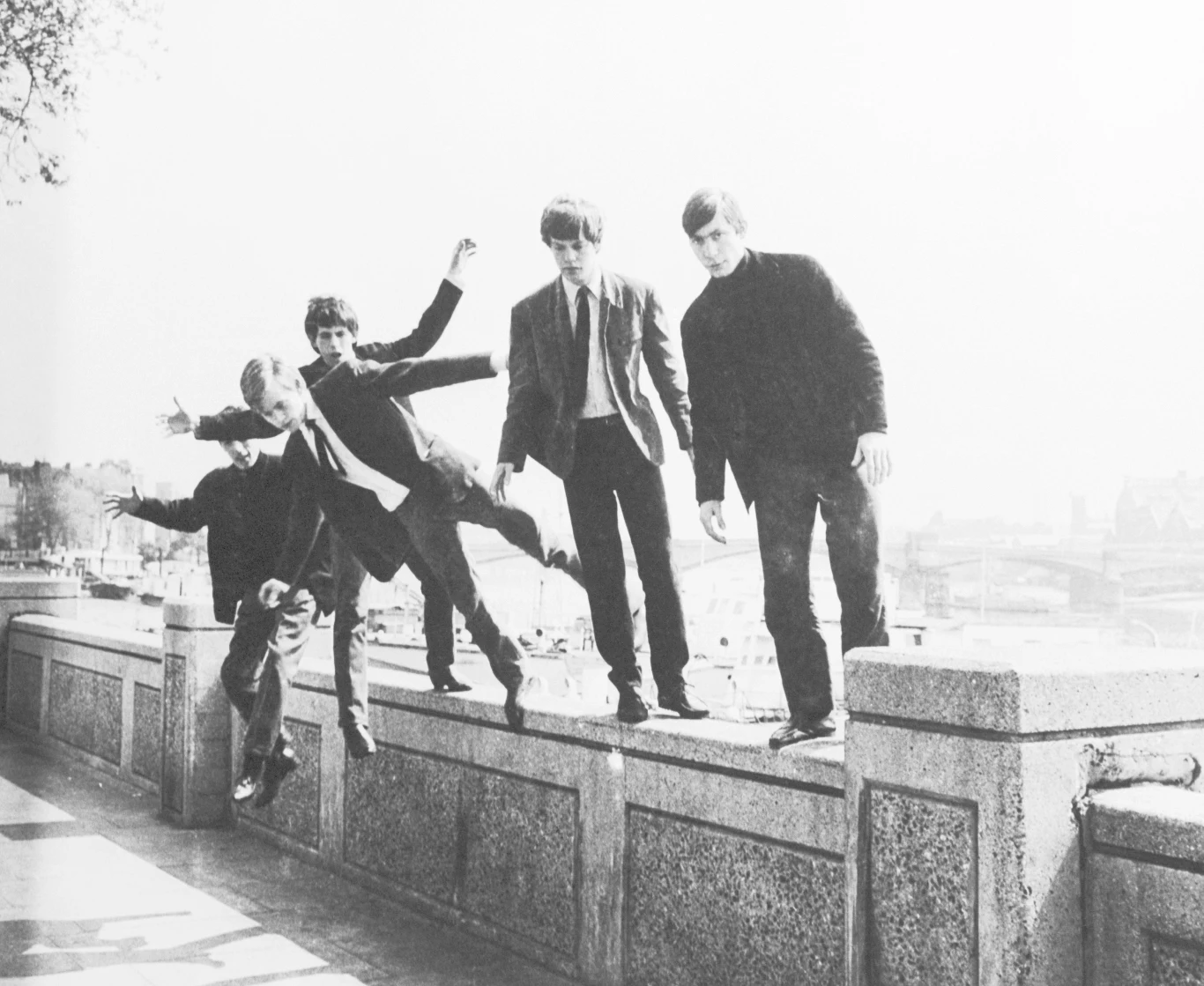 "Heartbeat of The Rollling Stones" - w ten sposób został określony Charlie Watts na facebookowym profilu legendy rock'n'rolla. Na zdjęciu Stonesi w Londynie w 1963 r.