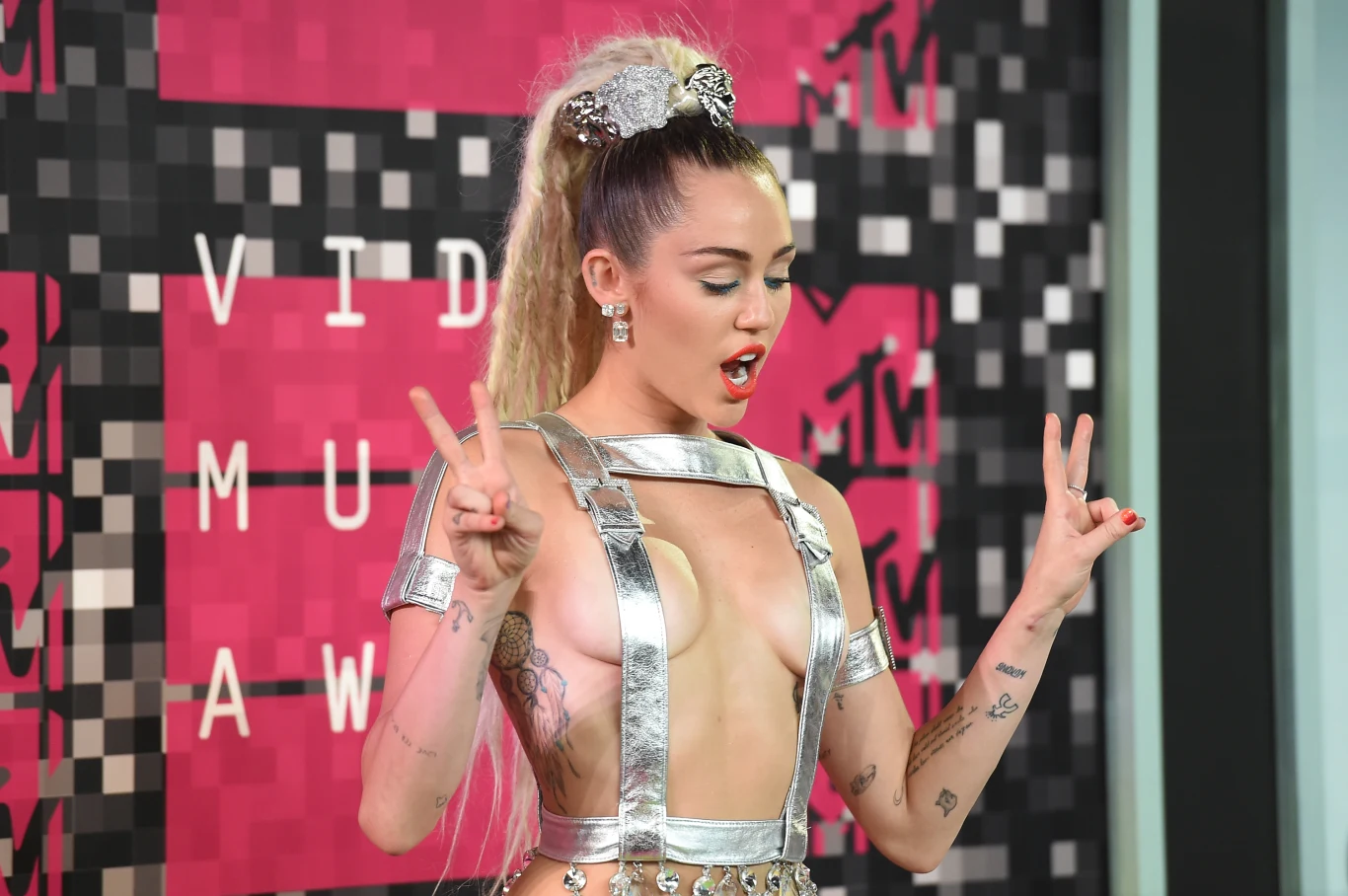 Miley Cyrus wystąpiła w programie "Maya & Marty" Miley Cyrus wystąpiła w programie "Maya & Marty"
