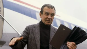 Czesław Miłosz na warszawskim Okęciu