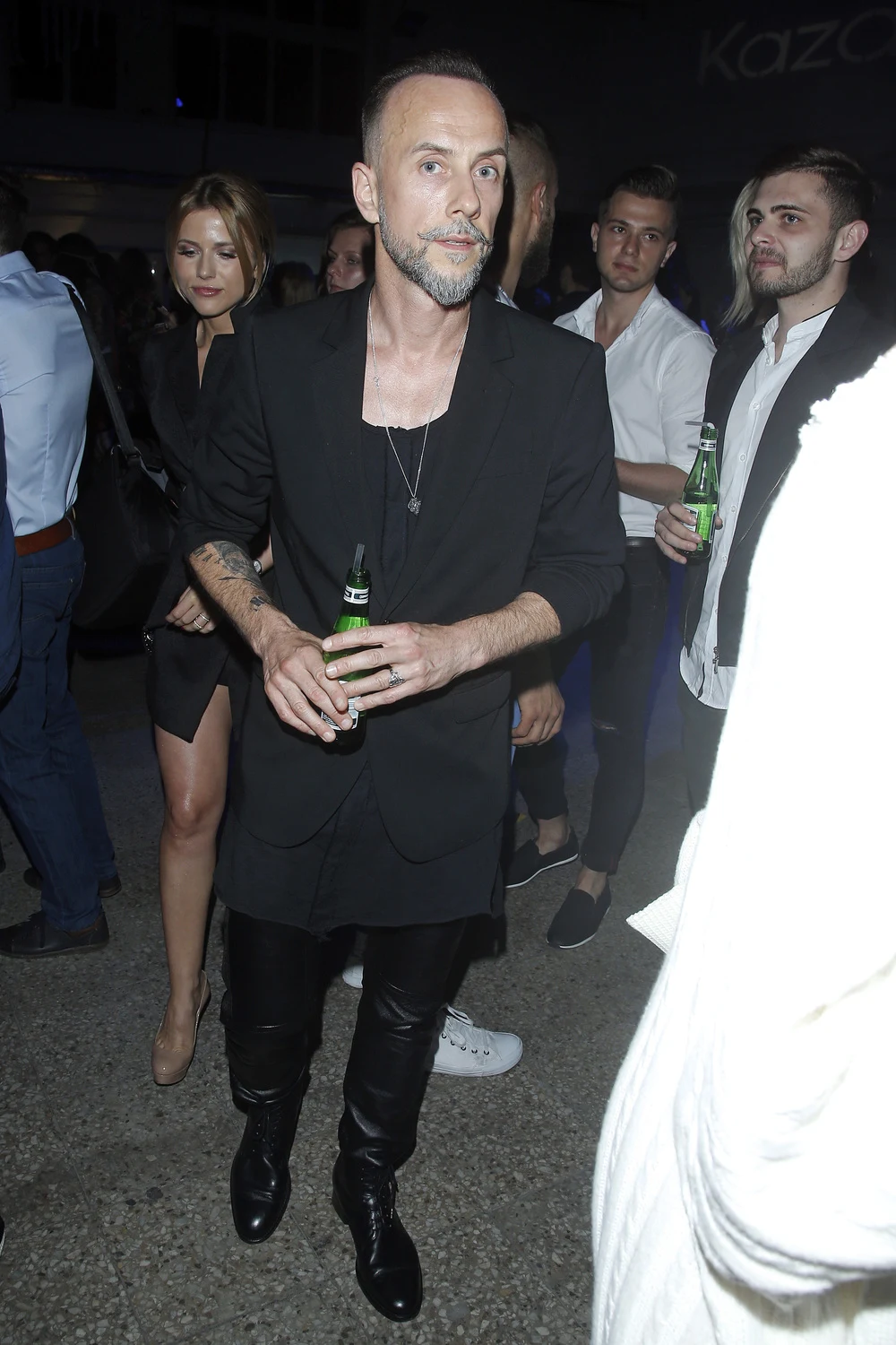 Nergal z tajemniczą nieznajomą Nergal z tajemniczą nieznajomą