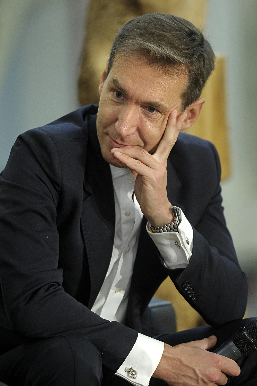 Piotr Kraśko wygląda na zadowolonego z nowej pracy Piotr Kraśko wygląda na zadowolonego z nowej pracy