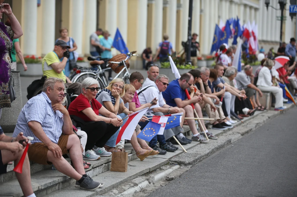 Ulicami Warszawy przeszedł marsz "Wszyscy dla Wolności" organizowany przez KOD. Ulicami Warszawy przeszedł marsz "Wszyscy dla Wolności" organizowany przez KOD.