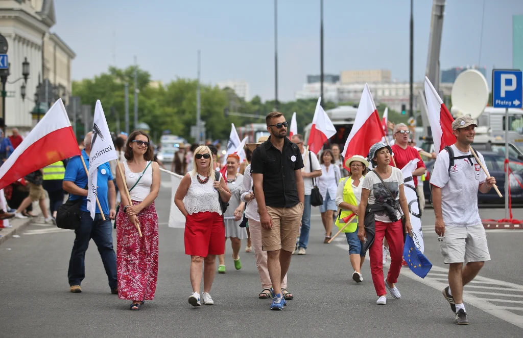 Ulicami Warszawy przeszedł marsz "Wszyscy dla Wolności" organizowany przez KOD. Ulicami Warszawy przeszedł marsz "Wszyscy dla Wolności" organizowany przez KOD.