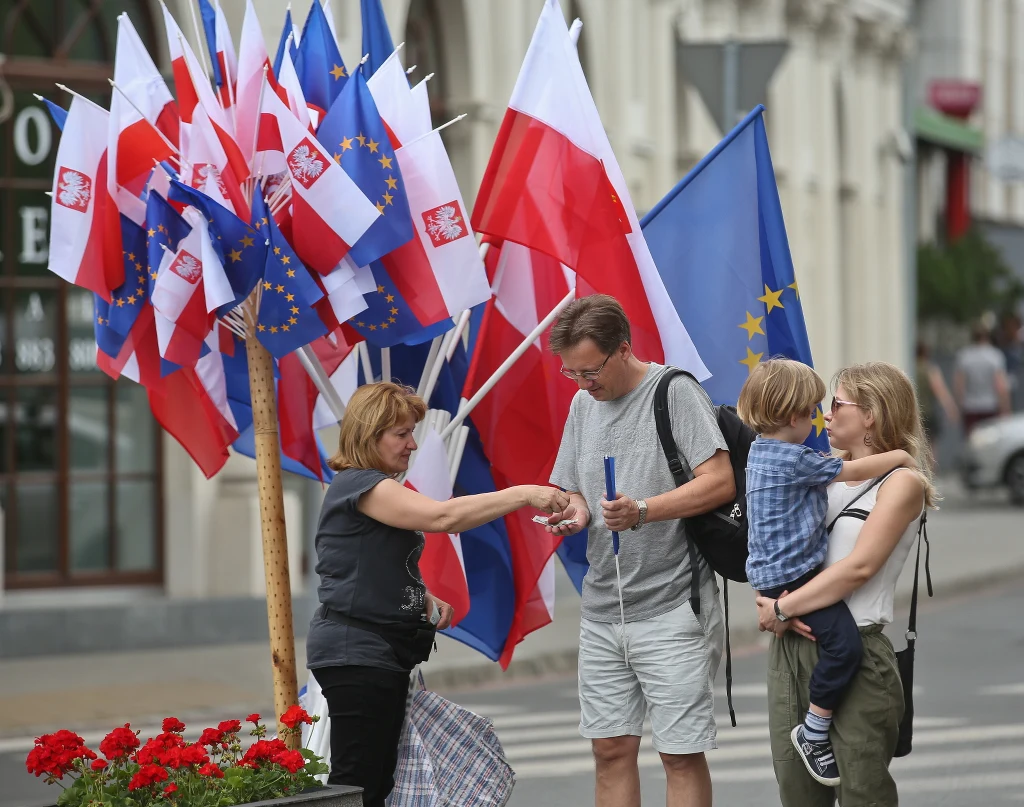 Ulicami Warszawy przeszedł marsz "Wszyscy dla Wolności" organizowany przez KOD. Ulicami Warszawy przeszedł marsz "Wszyscy dla Wolności" organizowany przez KOD.