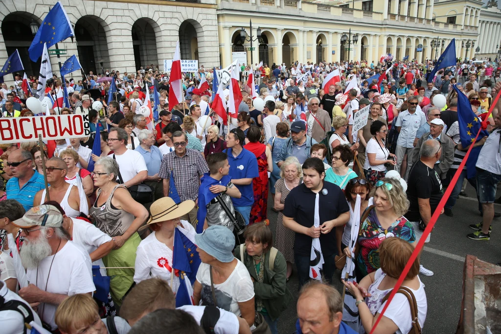 Ulicami Warszawy przeszedł marsz "Wszyscy dla Wolności" organizowany przez KOD. Ulicami Warszawy przeszedł marsz "Wszyscy dla Wolności" organizowany przez KOD.