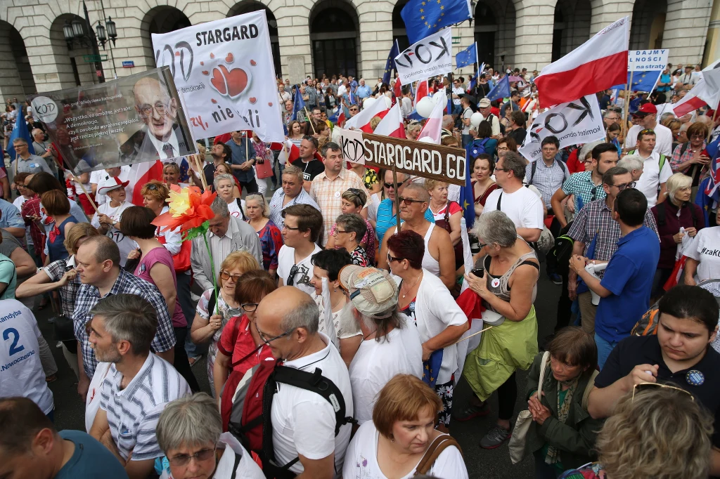 Ulicami Warszawy przeszedł marsz "Wszyscy dla Wolności" organizowany przez KOD. Ulicami Warszawy przeszedł marsz "Wszyscy dla Wolności" organizowany przez KOD.