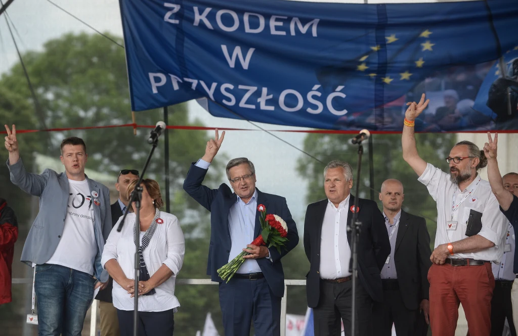 Ulicami Warszawy przeszedł marsz "Wszyscy dla Wolności" organizowany przez KOD. Ulicami Warszawy przeszedł marsz "Wszyscy dla Wolności" organizowany przez KOD.