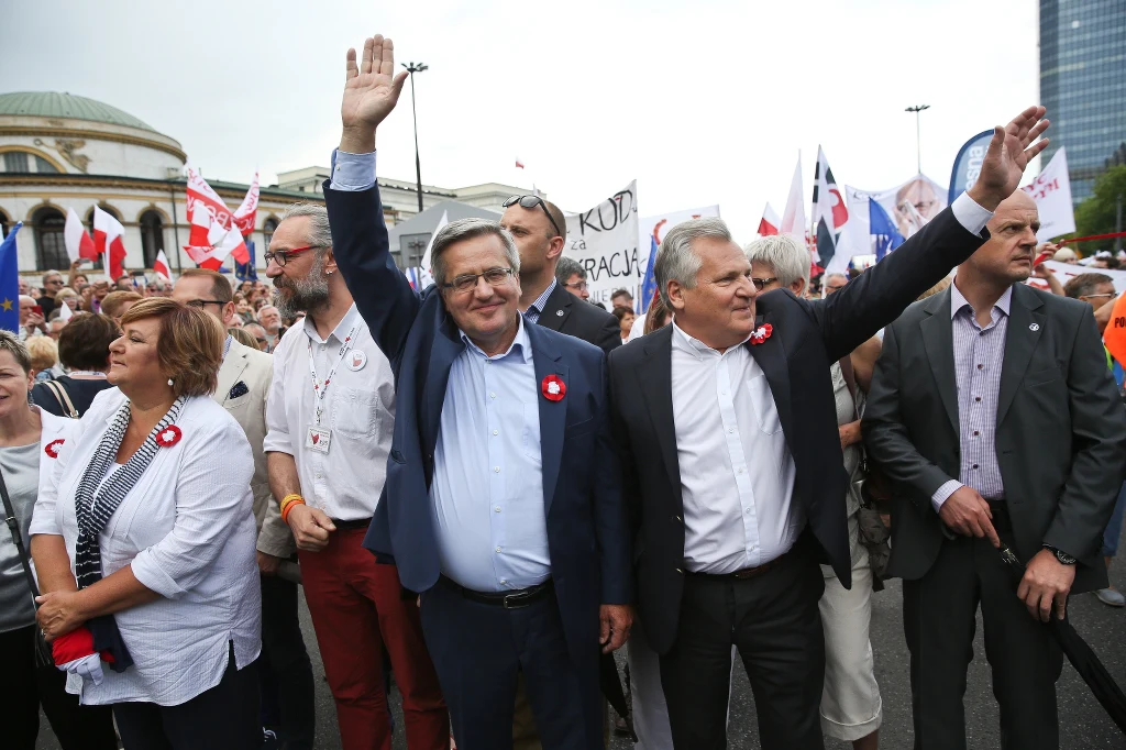 Ulicami Warszawy przeszedł marsz "Wszyscy dla Wolności" organizowany przez KOD. Ulicami Warszawy przeszedł marsz "Wszyscy dla Wolności" organizowany przez KOD.