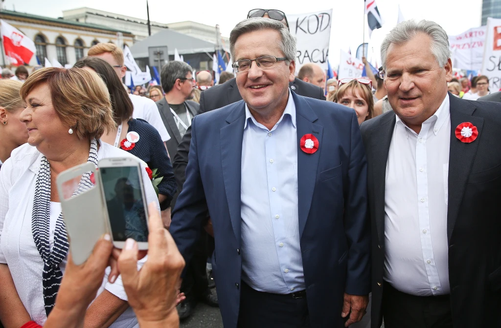 Ulicami Warszawy przeszedł marsz "Wszyscy dla Wolności" organizowany przez KOD. Ulicami Warszawy przeszedł marsz "Wszyscy dla Wolności" organizowany przez KOD.