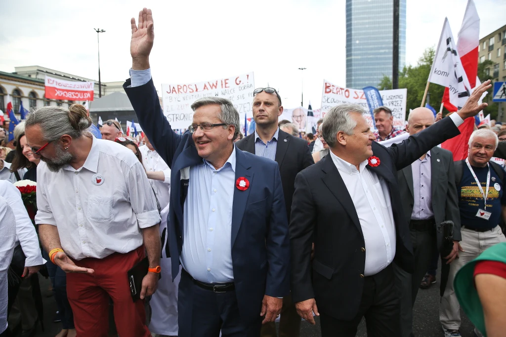 Ulicami Warszawy przeszedł marsz "Wszyscy dla Wolności" organizowany przez KOD. Ulicami Warszawy przeszedł marsz "Wszyscy dla Wolności" organizowany przez KOD.