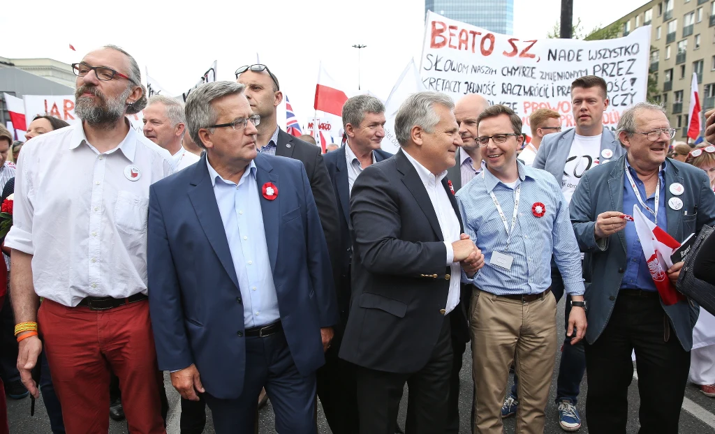 Ulicami Warszawy przeszedł marsz "Wszyscy dla Wolności" organizowany przez KOD. Ulicami Warszawy przeszedł marsz "Wszyscy dla Wolności" organizowany przez KOD.
