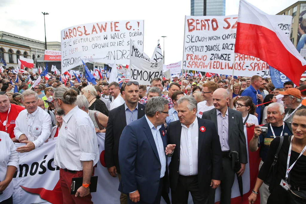 Ulicami Warszawy przeszedł marsz "Wszyscy dla Wolności" organizowany przez KOD. Ulicami Warszawy przeszedł marsz "Wszyscy dla Wolności" organizowany przez KOD.