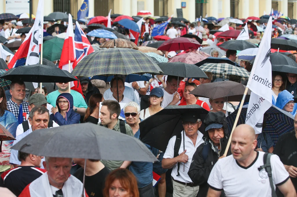 Ulicami Warszawy przeszedł marsz "Wszyscy dla Wolności" organizowany przez KOD. Ulicami Warszawy przeszedł marsz "Wszyscy dla Wolności" organizowany przez KOD.