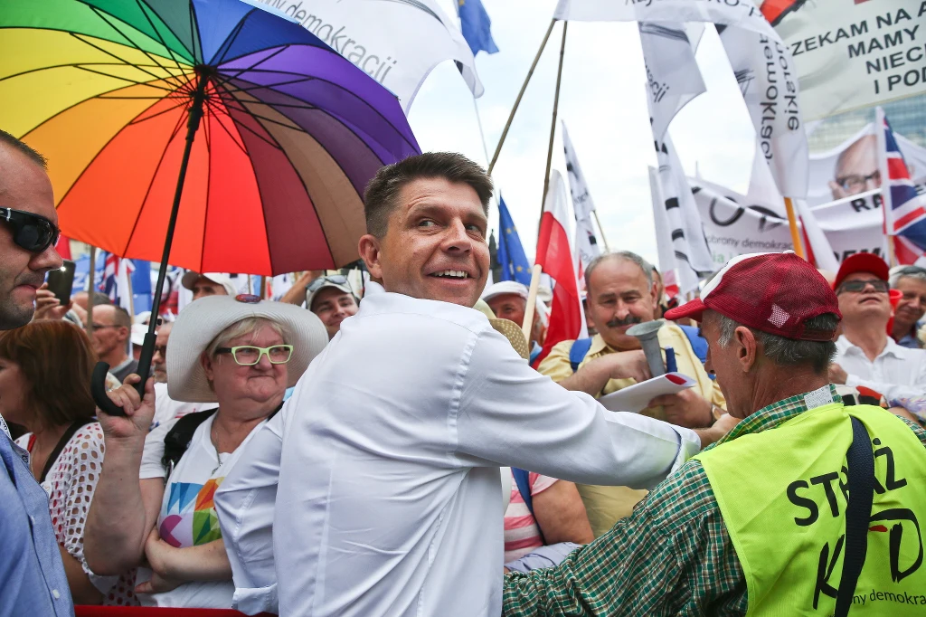 Ulicami Warszawy przeszedł marsz "Wszyscy dla Wolności" organizowany przez KOD. Ulicami Warszawy przeszedł marsz "Wszyscy dla Wolności" organizowany przez KOD.