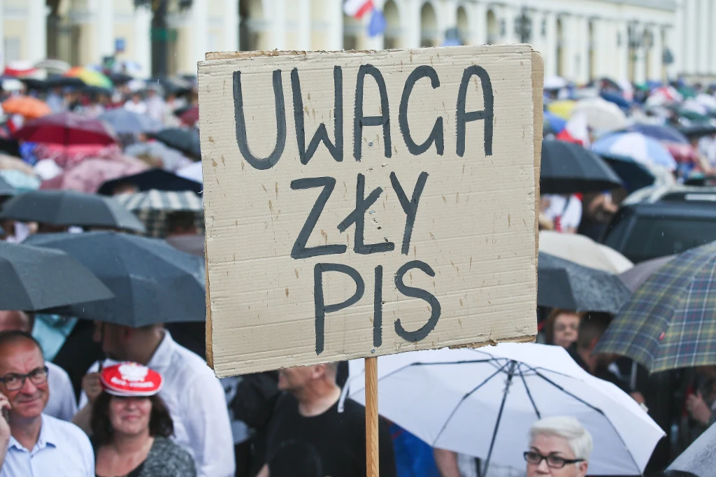Ulicami Warszawy przeszedł marsz "Wszyscy dla Wolności" organizowany przez KOD. Ulicami Warszawy przeszedł marsz "Wszyscy dla Wolności" organizowany przez KOD.