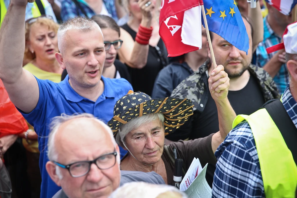 Ulicami Warszawy przeszedł marsz "Wszyscy dla Wolności" organizowany przez KOD. Ulicami Warszawy przeszedł marsz "Wszyscy dla Wolności" organizowany przez KOD.