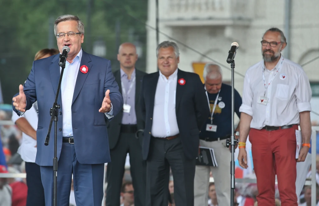 Ulicami Warszawy przeszedł marsz "Wszyscy dla Wolności" organizowany przez KOD. Ulicami Warszawy przeszedł marsz "Wszyscy dla Wolności" organizowany przez KOD.