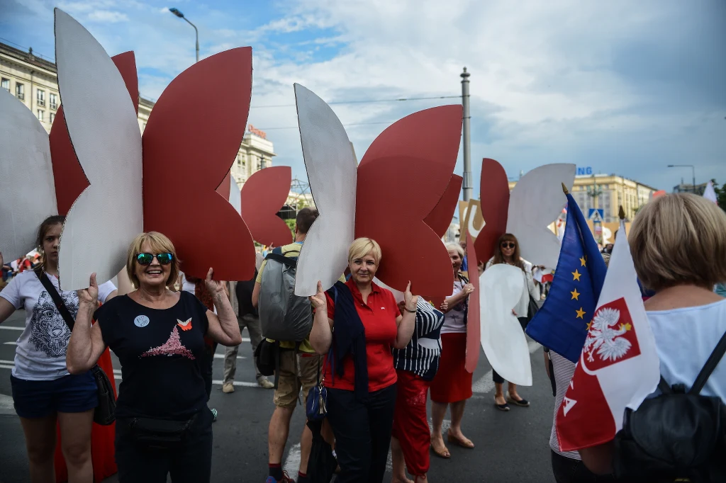 Ulicami Warszawy przeszedł marsz "Wszyscy dla Wolności" organizowany przez KOD. Ulicami Warszawy przeszedł marsz "Wszyscy dla Wolności" organizowany przez KOD.