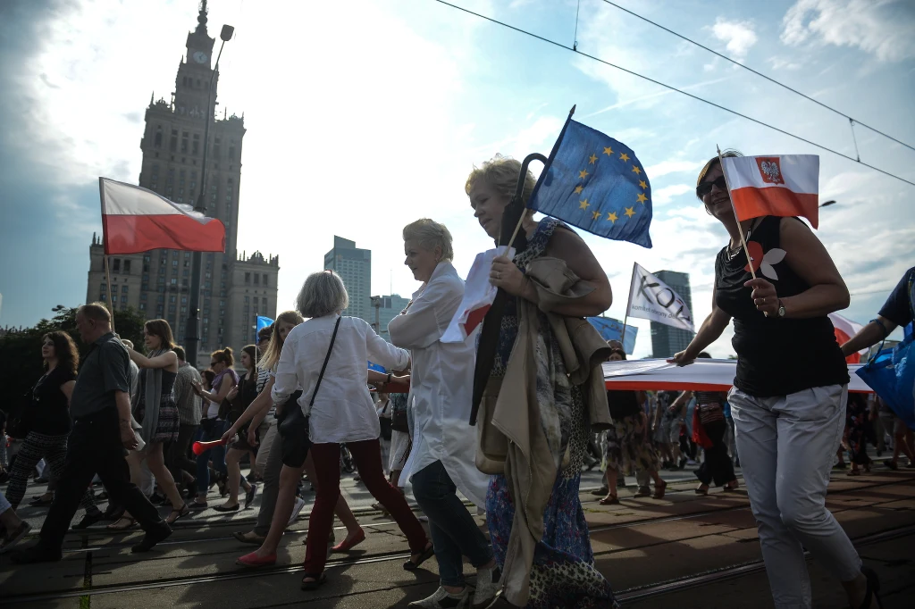 Ulicami Warszawy przeszedł marsz "Wszyscy dla Wolności" organizowany przez KOD. Ulicami Warszawy przeszedł marsz "Wszyscy dla Wolności" organizowany przez KOD.