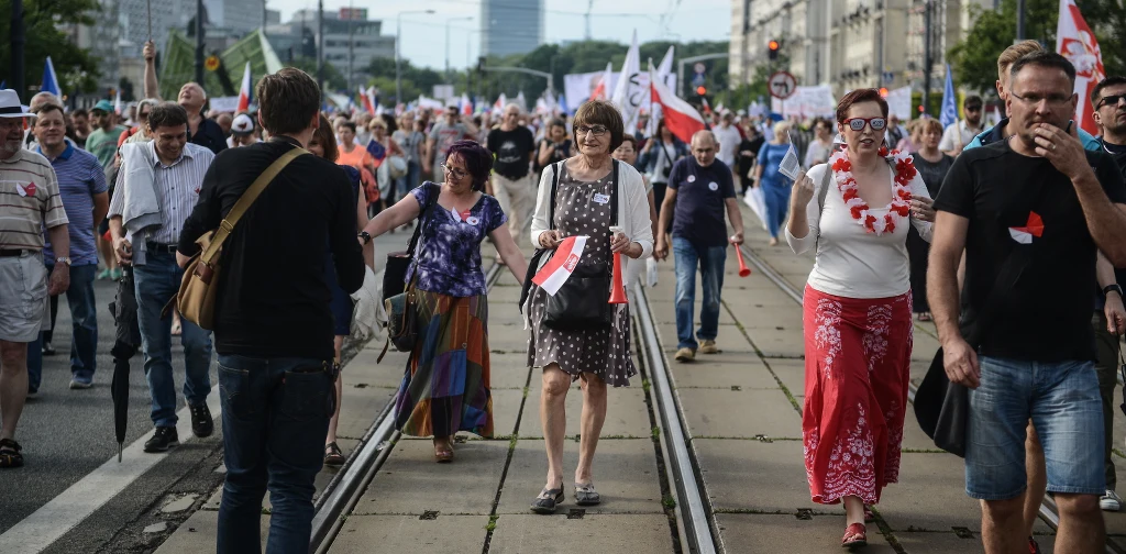 Ulicami Warszawy przeszedł marsz "Wszyscy dla Wolności" organizowany przez KOD. Ulicami Warszawy przeszedł marsz "Wszyscy dla Wolności" organizowany przez KOD.