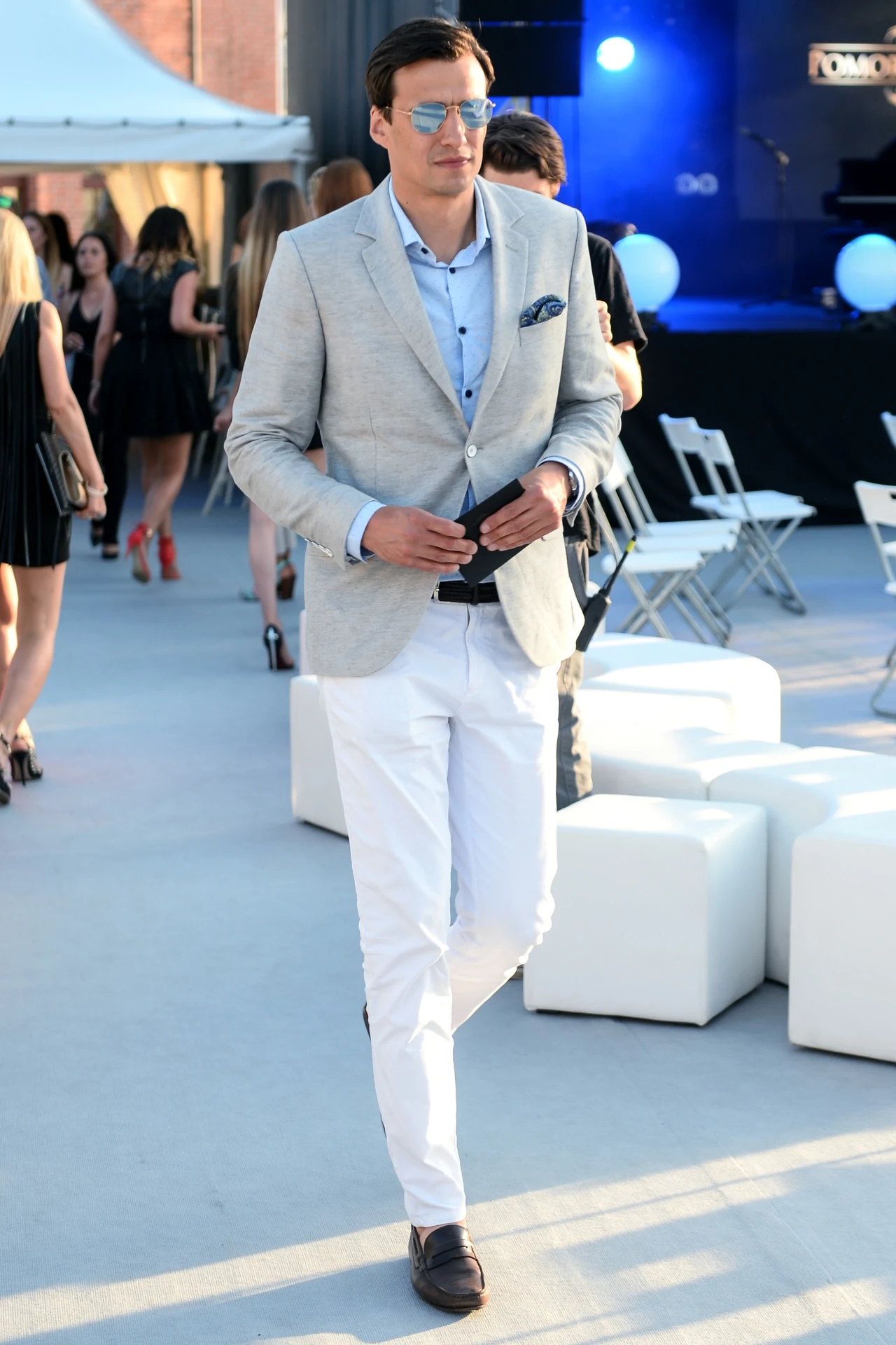 Jarosław Bieniuk w drodze na wystawę Jarosław Bieniuk w drodze na wystawę