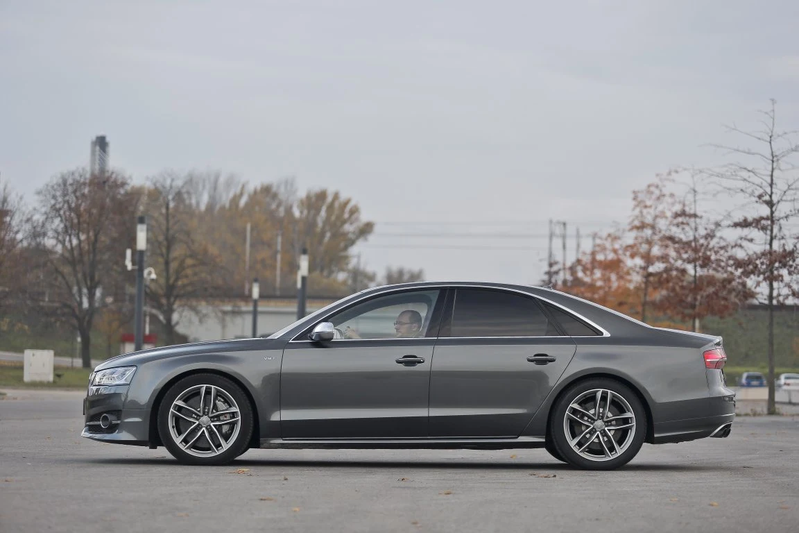 Audi S8
