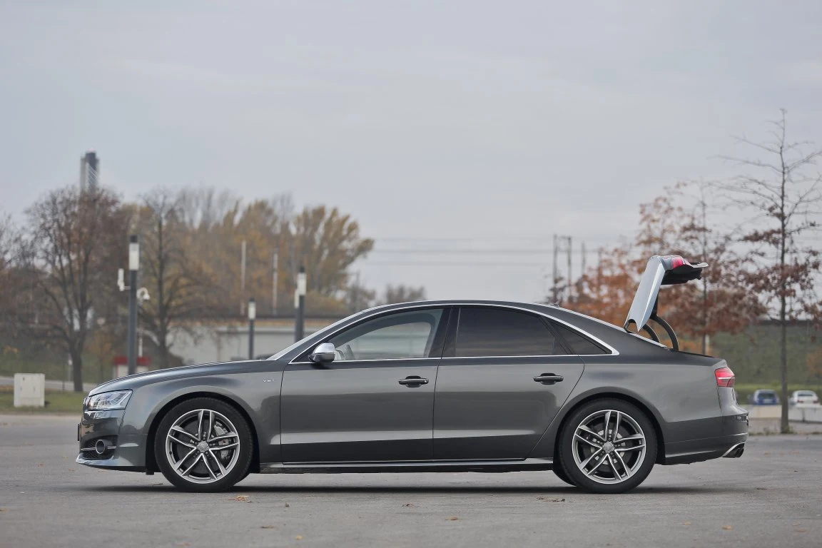 Audi S8