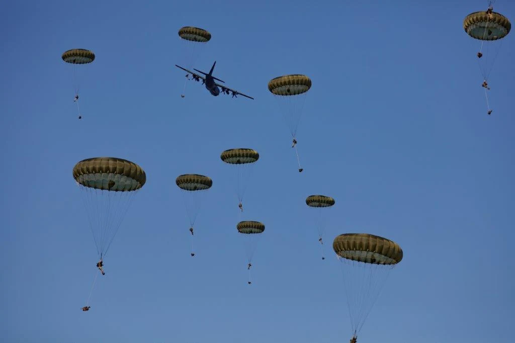 Desant pod Toruniem przeprowadzony w ramach ćwiczeń Anakonda-16