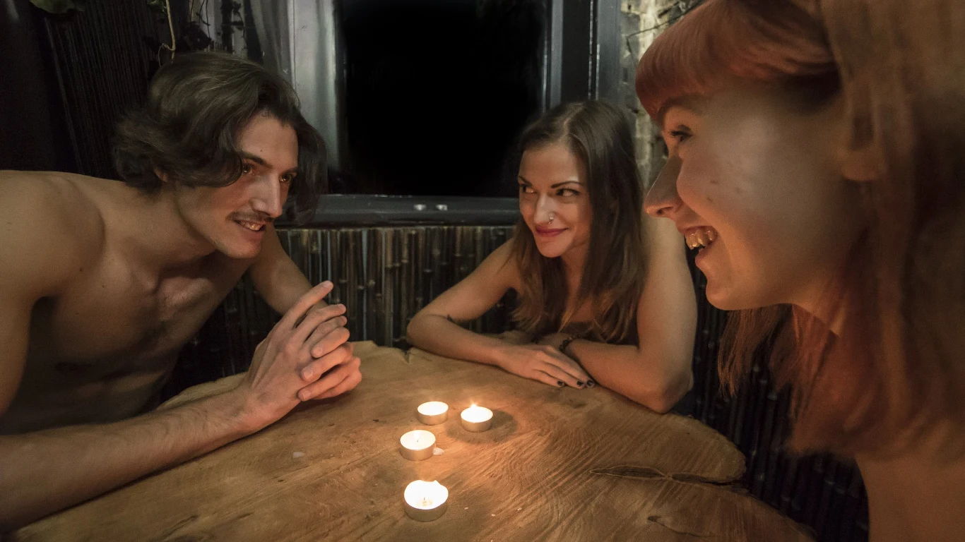 Czy zdecydowałbyś się na nagą kolację? 45 tysięcy osób tylko już na to czeka Czy zdecydowałbyś się na nagą kolację? 45 tysięcy osób tylko już na to czeka