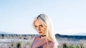 Latająca MØ w teledysku "Final Song"