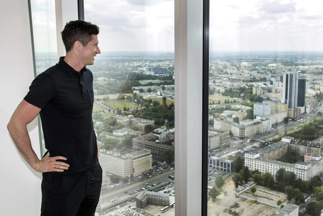 Robert Lewandowski został właścicielem i twarzą apartamentu w centrum Warszawy
