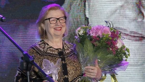 Stanisława Celińska z nagrodą Kryształowe Zwierciadła 2013