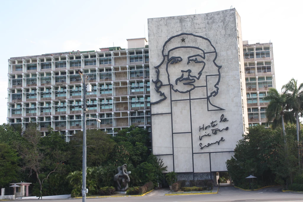 Che Guevara spogląda na Plac Rewolucji