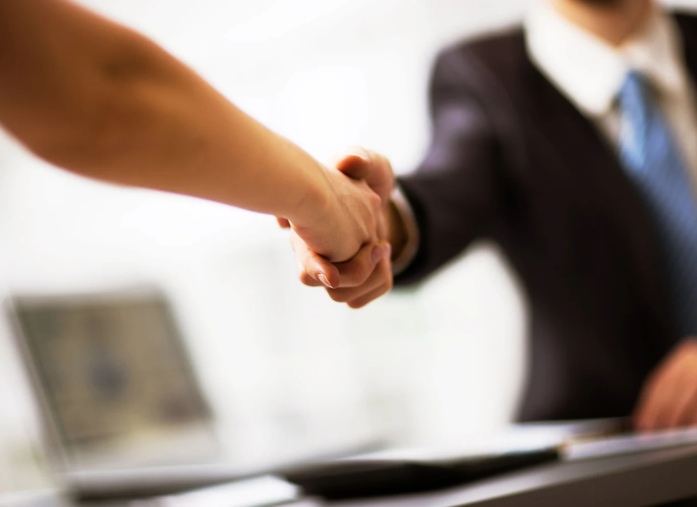 Słaby uścisk dłoni może świadczyć o chorobie Słaby uścisk dłoni może świadczyć o chorobie