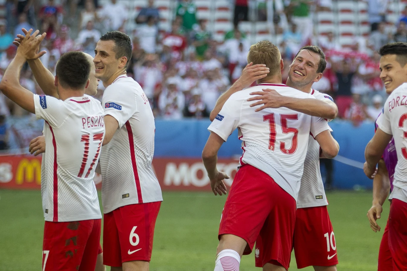 Wielka radość po wygranym meczu Wielka radość po wygranym meczu